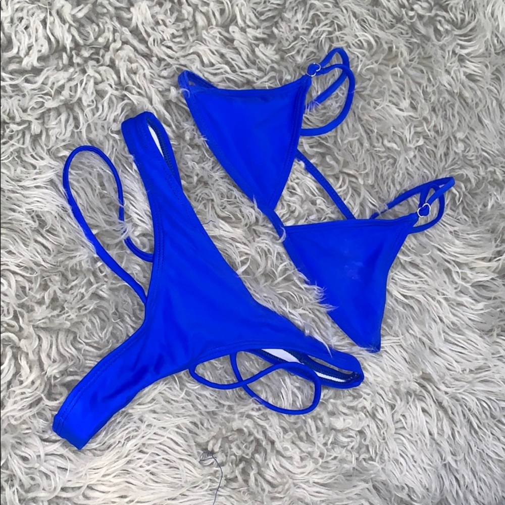 Bikini - Picture 3 of 3
